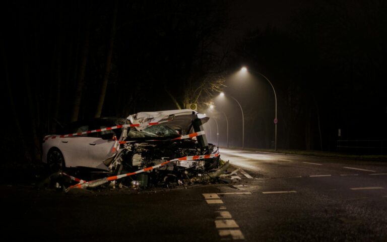Do I Need A Truck Accident Lawyer After A Crash - Featured image