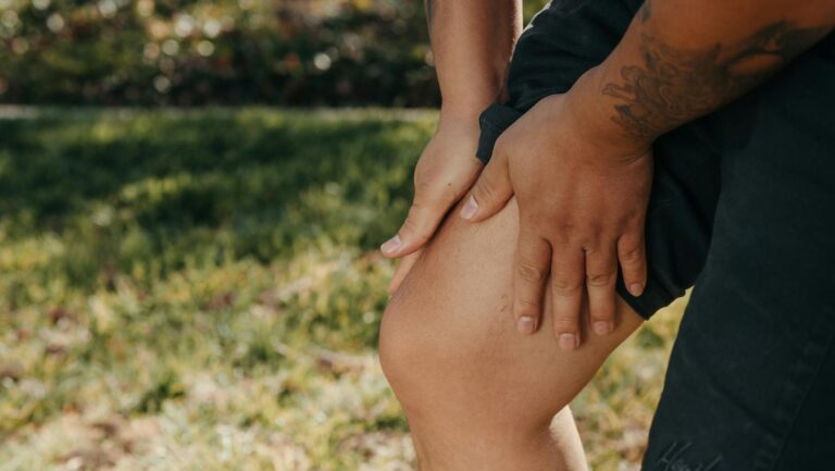 Average Settlement for Knee Injury From Car Accident - Featured image