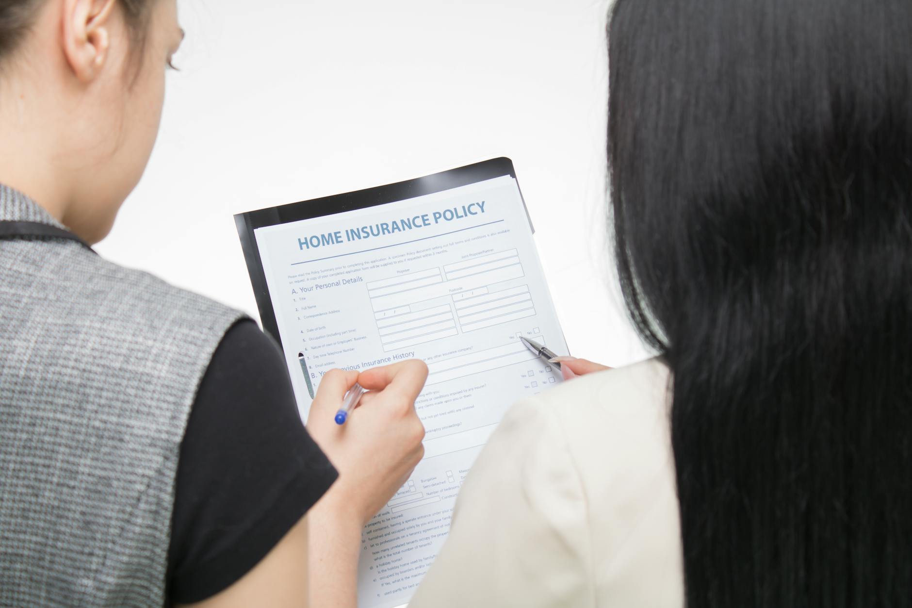 How Courts and Insurance Companies Determine Shared Fault in Accidents