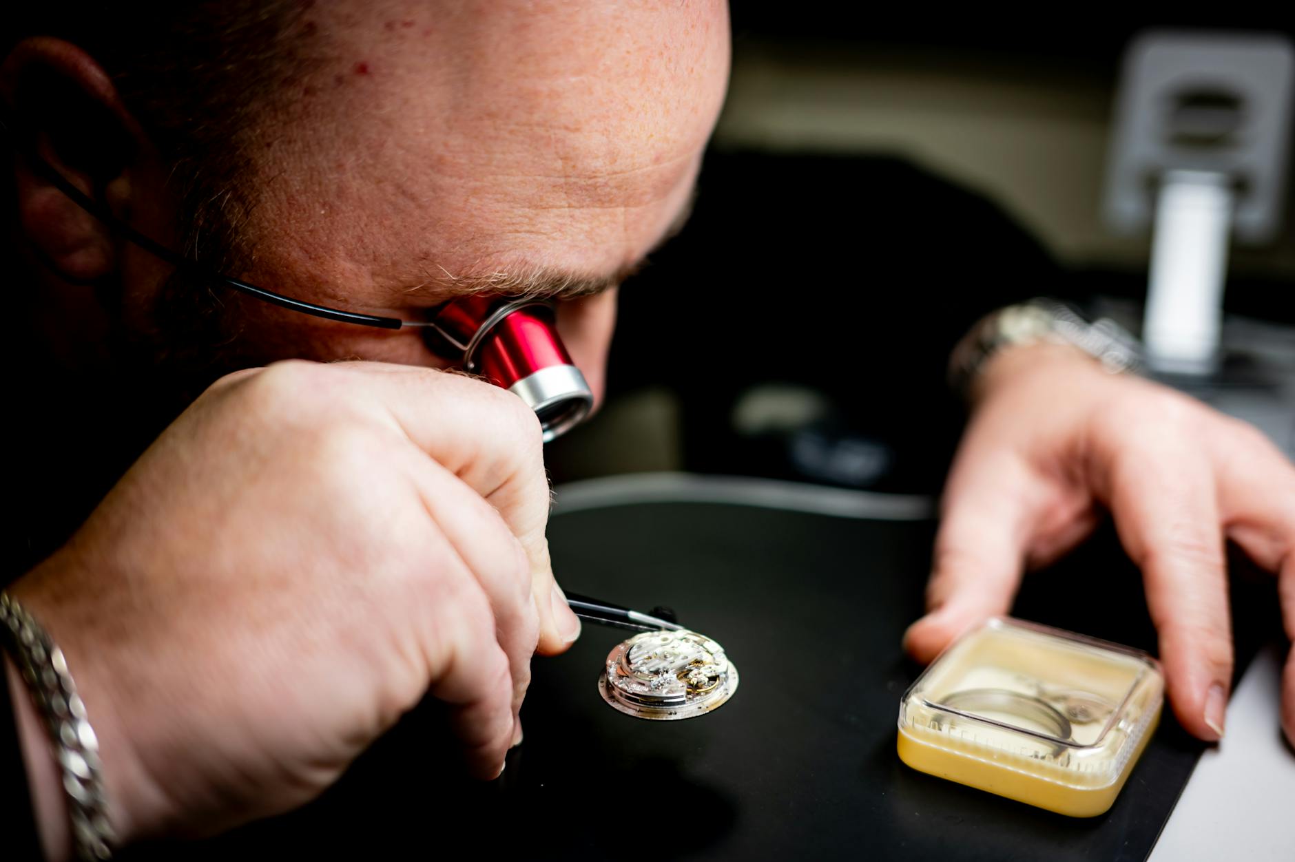 How Experts Qualify and Prepare for Testimony