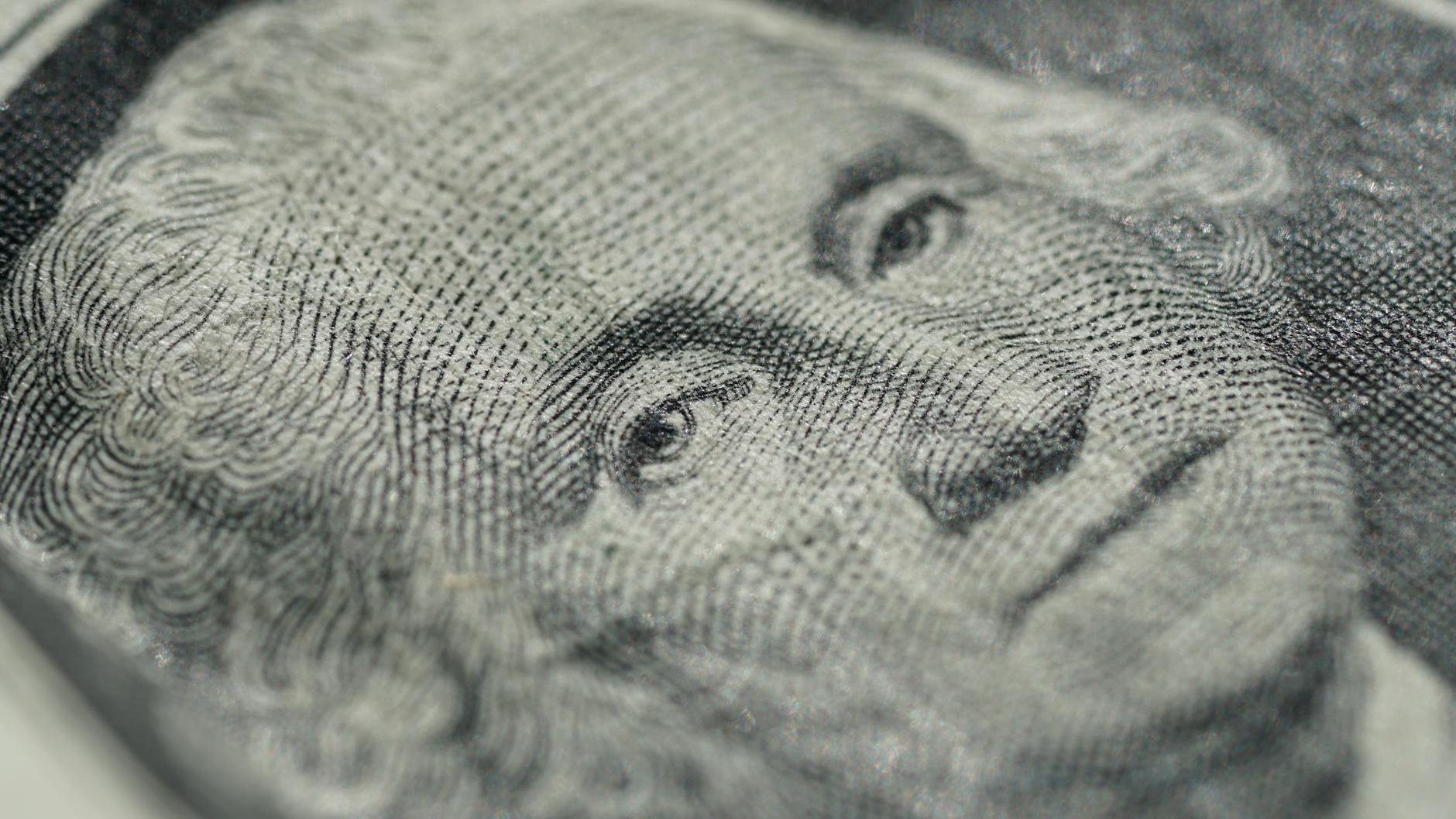 How the Federal Tort Claims Act Works and Who Can Sue