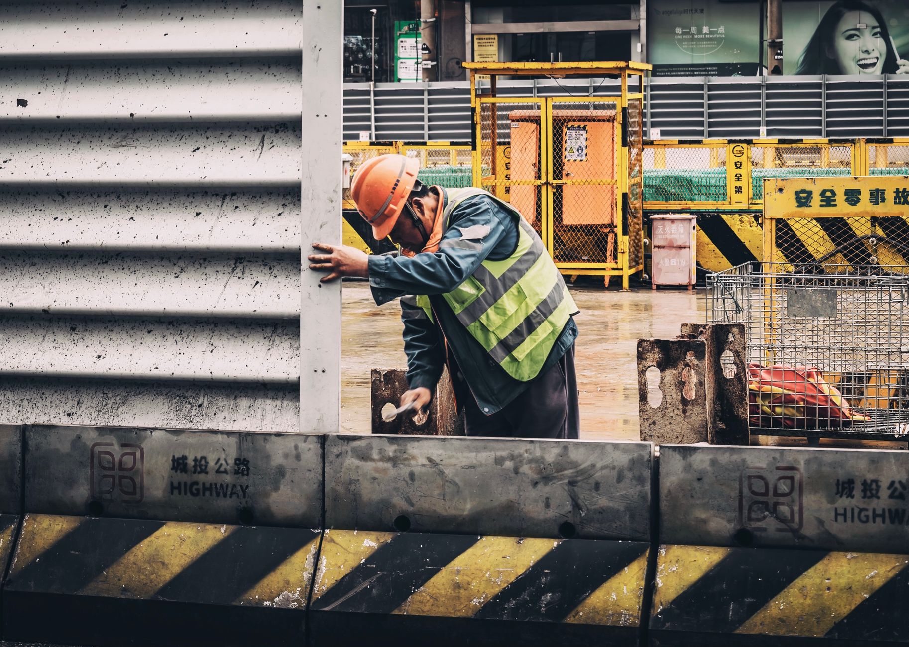 Highway worker struck in hit-and-run incident on Massachusetts turnpike, arrest made - Featured image