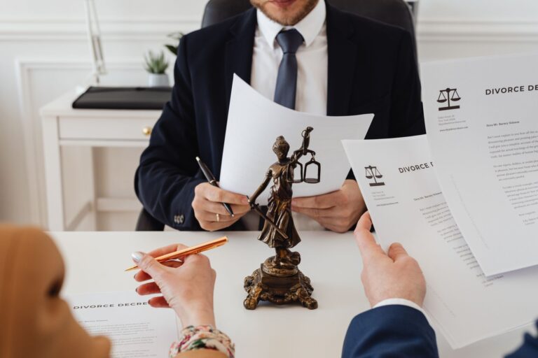Iowa attorney receives license suspension amid ongoing professional discipline pattern - Featured image