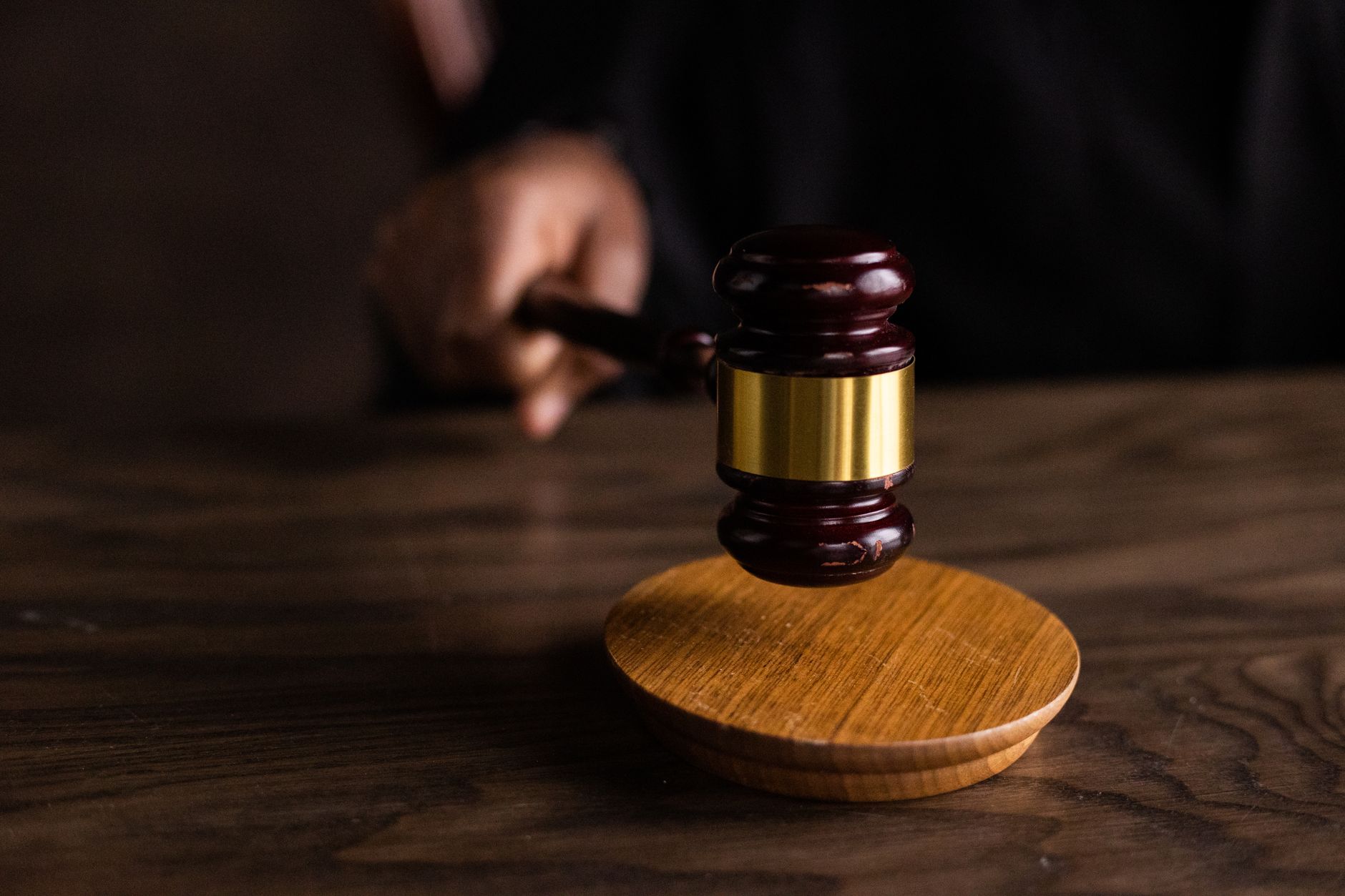 Police officer family pursues LASIK eye surgery lawsuit - Featured image